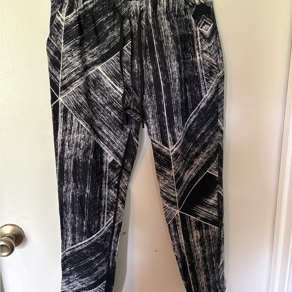 Lululemon Athletica Black and White Patterned Pants